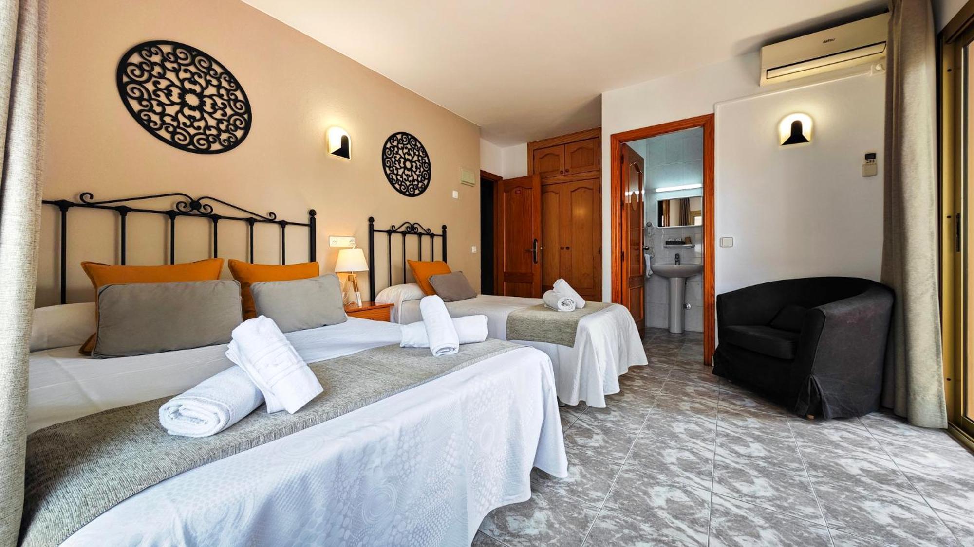 Hostal Dinamarca Сан-Антоніо Екстер'єр фото
